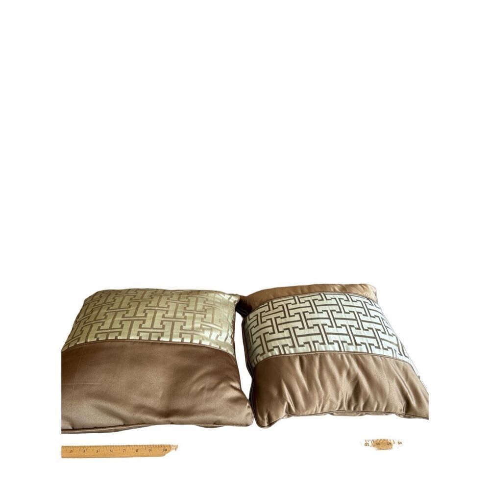 2 TH Tommy Hilfiger bed pillows Brown Green 16x16"
